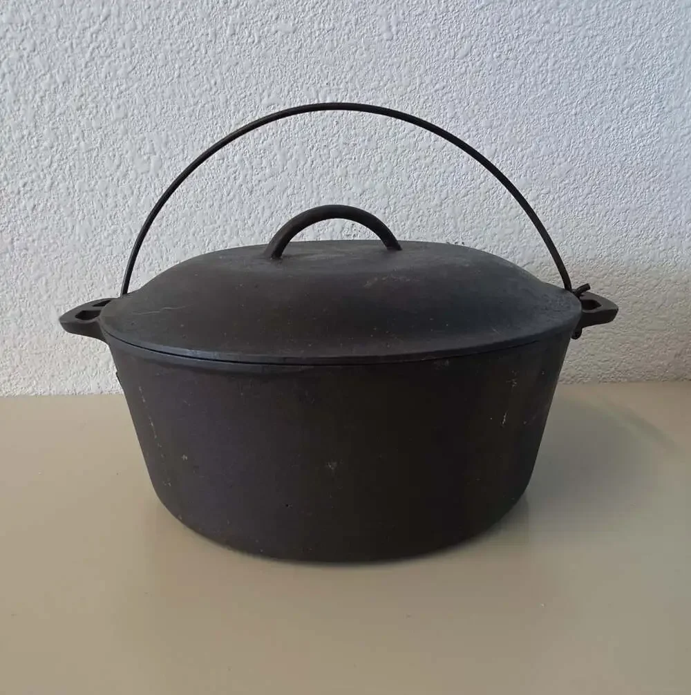 Vintage Wagner Ware Sidney O Cast Iron Dutch Oven 1268D W/ Lid And Bail Handle!